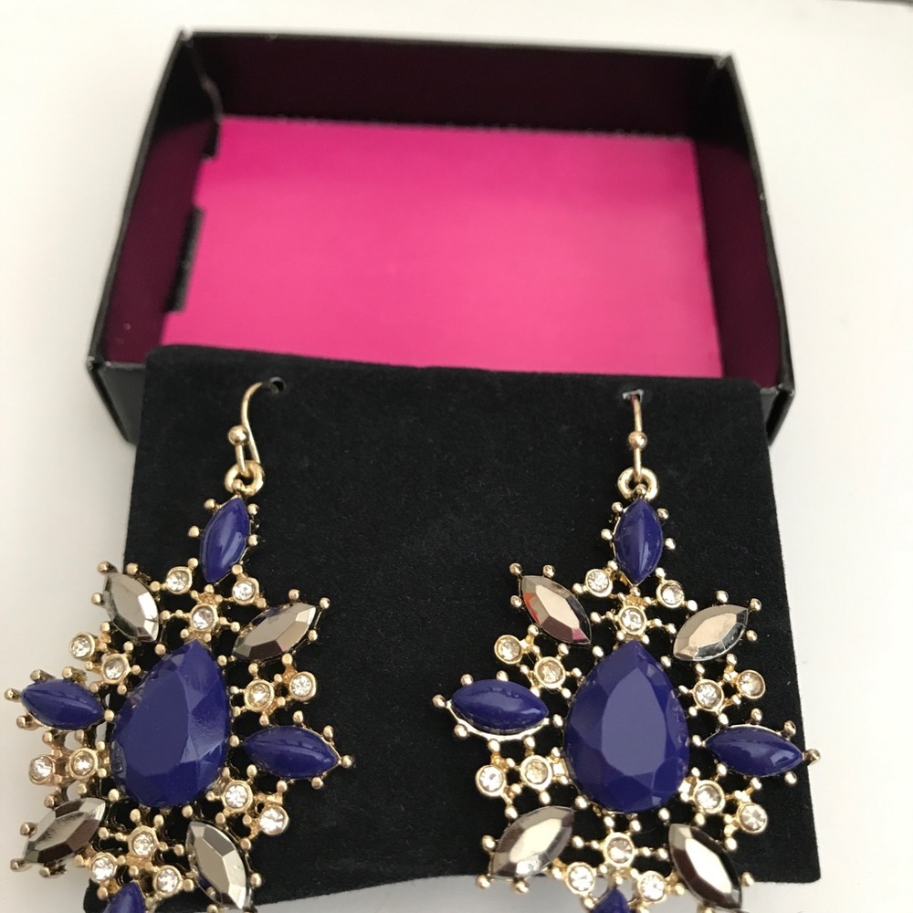 Earrings - Picture 4 of 5